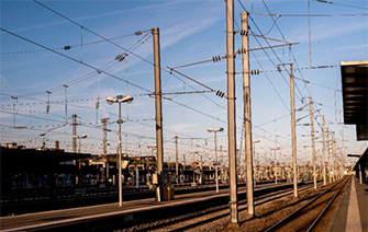 A high-voltage photovoltaic system for railways